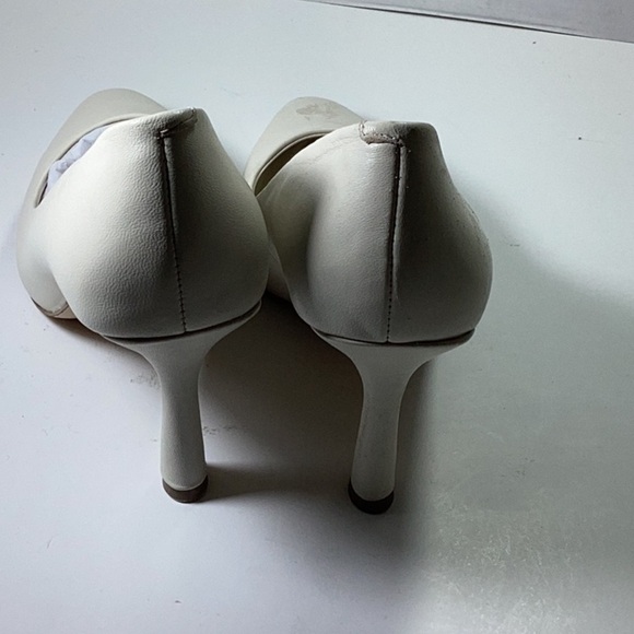 Franco Sarto Women's Mills Pump. Note: little stain on top of one shoe see pics - Picture 6 of 11